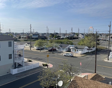 241 Hiering Avenue - Photo Thumbnail 5