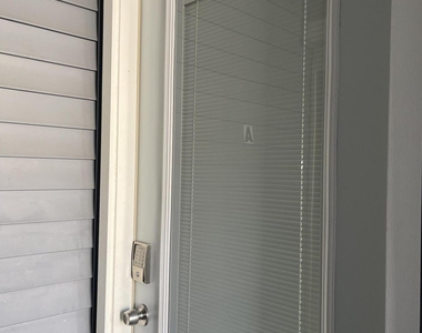 241 Hiering Avenue - Photo Thumbnail 34