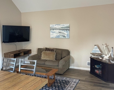 241 Hiering Avenue - Photo Thumbnail 38