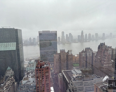 East 44th Street - Photo Thumbnail 4