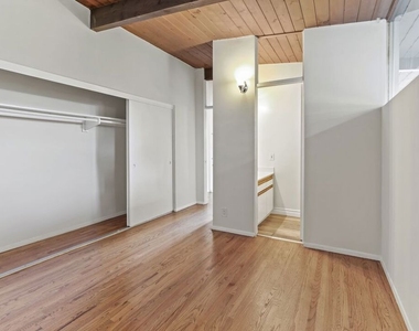 11133 Rose Avenue - Photo Thumbnail 6