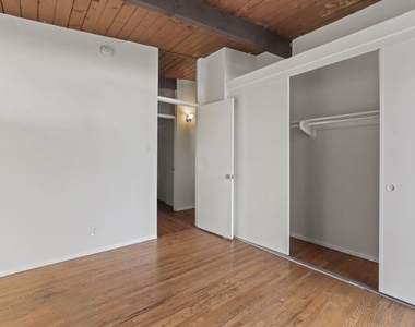11133 Rose Avenue - Photo Thumbnail 9