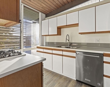 11133 Rose Avenue - Photo Thumbnail 4