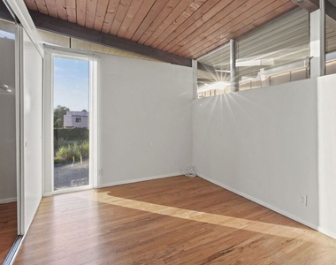 11133 Rose Avenue - Photo Thumbnail 8