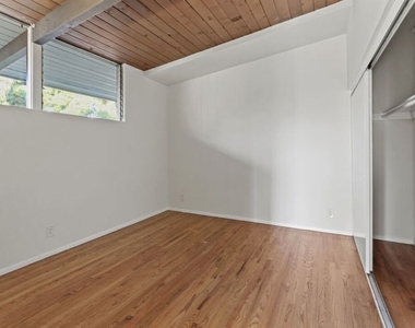 11133 Rose Avenue - Photo Thumbnail 5