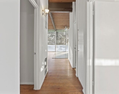 11133 Rose Avenue - Photo Thumbnail 10