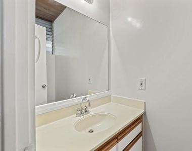 11133 Rose Avenue - Photo Thumbnail 7