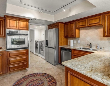2420 Torrey Pines Rd - Photo Thumbnail 4