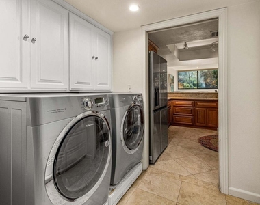 2420 Torrey Pines Rd - Photo Thumbnail 7