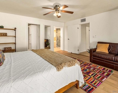 2420 Torrey Pines Rd - Photo Thumbnail 16