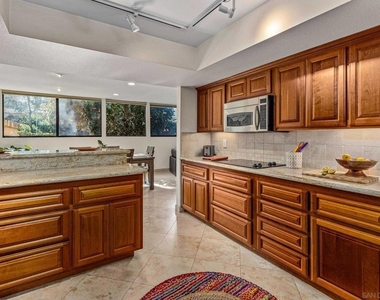 2420 Torrey Pines Rd - Photo Thumbnail 5