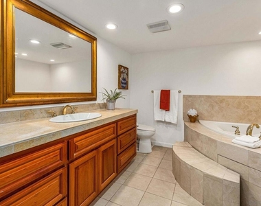 2420 Torrey Pines Rd - Photo Thumbnail 17