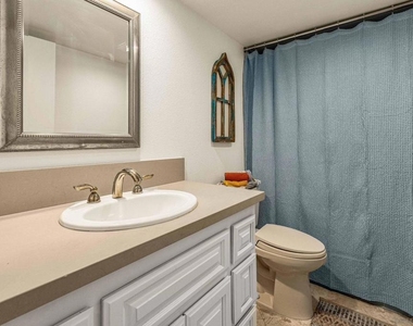 2420 Torrey Pines Rd - Photo Thumbnail 13
