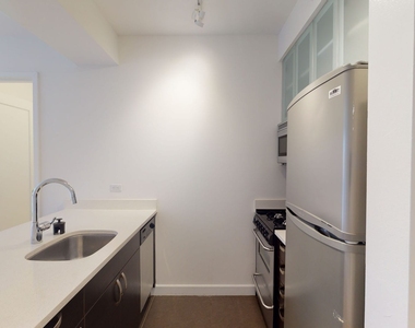 808 Columbus Ave - Photo Thumbnail 2