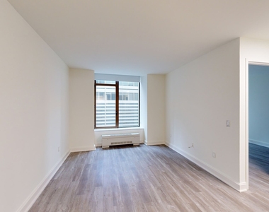 10 Hanover Square - Photo Thumbnail 2