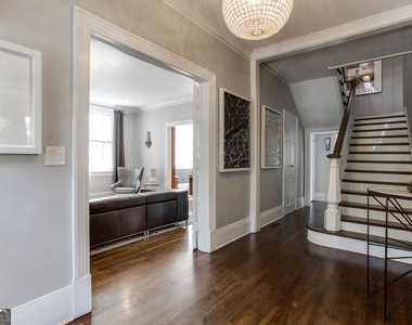 524 Seminole Avenue Ne - Photo Thumbnail 8