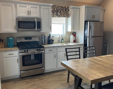 241 Hiering Avenue - Photo Thumbnail 9
