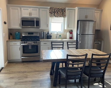 241 Hiering Avenue - Photo Thumbnail 10