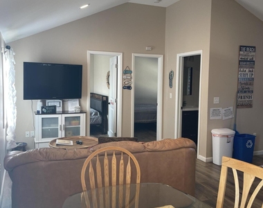 241 Hiering Avenue - Photo Thumbnail 12