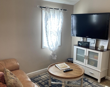 241 Hiering Avenue - Photo Thumbnail 11