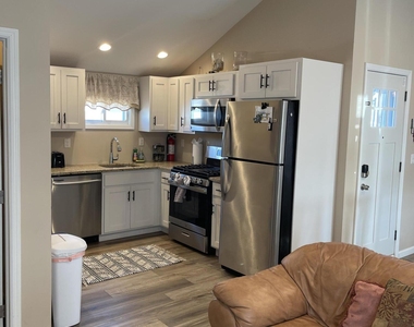 241 Hiering Avenue - Photo Thumbnail 10