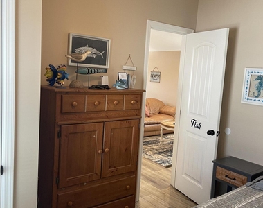 241 Hiering Avenue - Photo Thumbnail 18
