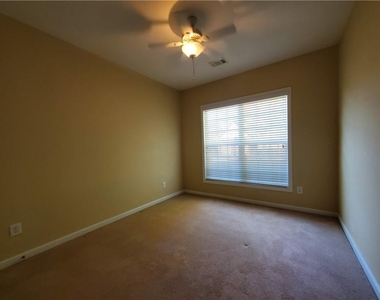 1005 Westmoreland Lane - Photo Thumbnail 16