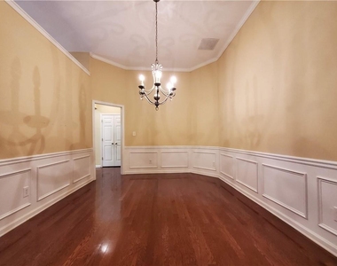 1005 Westmoreland Lane - Photo Thumbnail 9