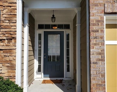 1005 Westmoreland Lane - Photo Thumbnail 2