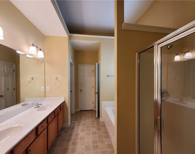 1005 Westmoreland Lane - Photo Thumbnail 11