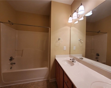 1005 Westmoreland Lane - Photo Thumbnail 17