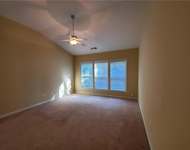 1005 Westmoreland Lane - Photo Thumbnail 10