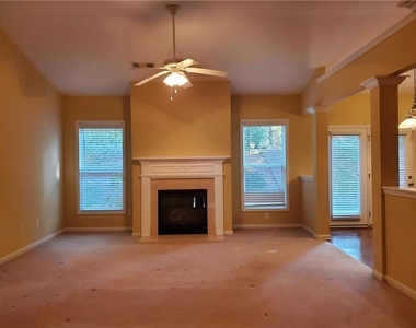 1005 Westmoreland Lane - Photo Thumbnail 5