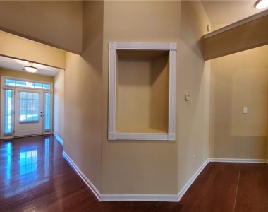 1005 Westmoreland Lane - Photo Thumbnail 4