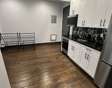 2109 Regent Place - Photo Thumbnail 5