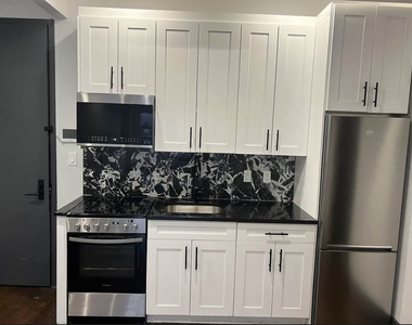 2109 Regent Place - Photo Thumbnail 9