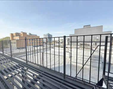 321 Woodbine Street - Photo Thumbnail 6