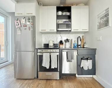 321 Woodbine Street - Photo Thumbnail 8
