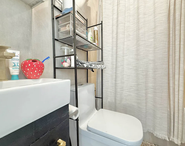 321 Woodbine Street - Photo Thumbnail 2