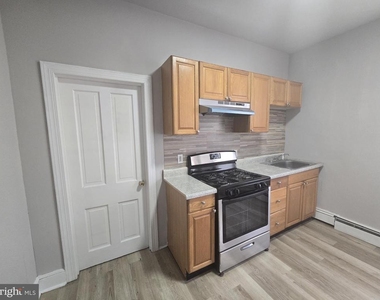 5526 N Mascher Street - Photo Thumbnail 10