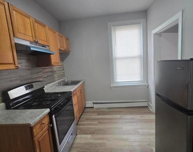 5526 N Mascher Street - Photo Thumbnail 3