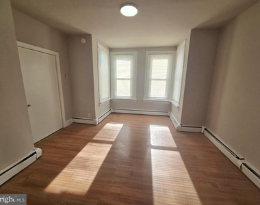 5526 N Mascher Street - Photo Thumbnail 9