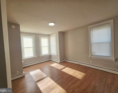 5526 N Mascher Street - Photo Thumbnail 1