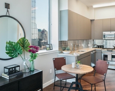 West 28th Street - Photo Thumbnail 2