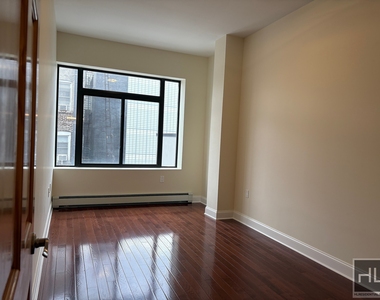 North 9 Street - Photo Thumbnail 1