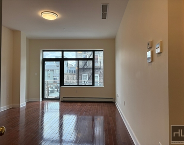 North 9 Street - Photo Thumbnail 3