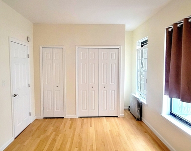 East 80 Street - Photo Thumbnail 4