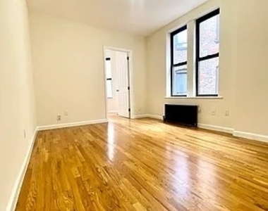East 80th Street - Photo Thumbnail 3