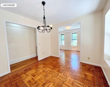 35 Central Park N - Photo Thumbnail 1