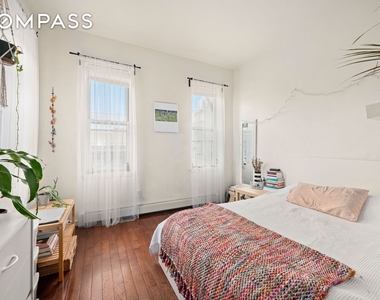 25 Bogart Street - Photo Thumbnail 2